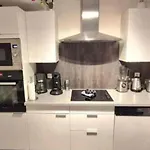 Beautiful Lakeside With Panoramic Views *