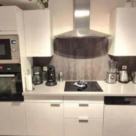 Beautiful Lakeside With Panoramic Views *