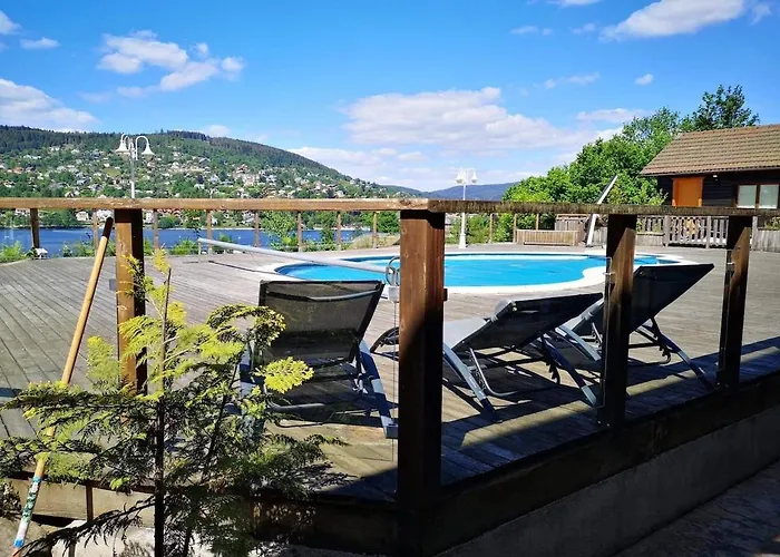 Beautiful Lakeside With Panoramic Views *