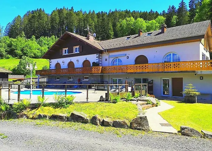 Beautiful Lakeside With Panoramic Views